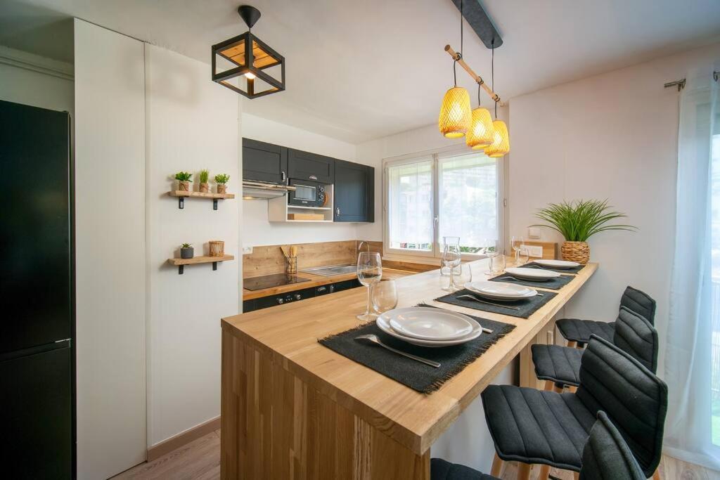 Apartment Fully Equipped With Parking 6 Beds *